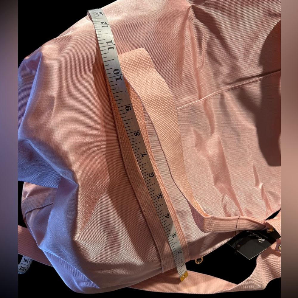Classy UseLike Pink Duffel Bag and matching makeup bag - Picture 16 of 16
